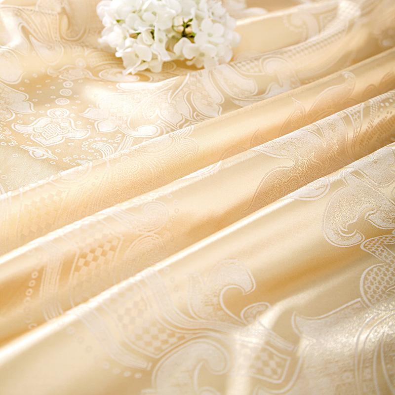 Parure de Lit Blanc <br/> Couverture Dorée