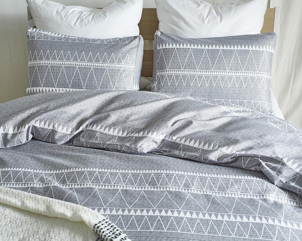 Parure de Lit Gris <br/> Motif Blanc