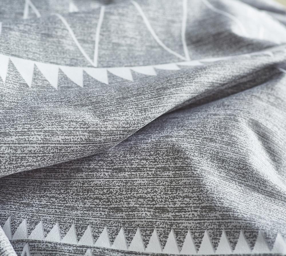 Parure de Lit Gris <br/> Motif Blanc