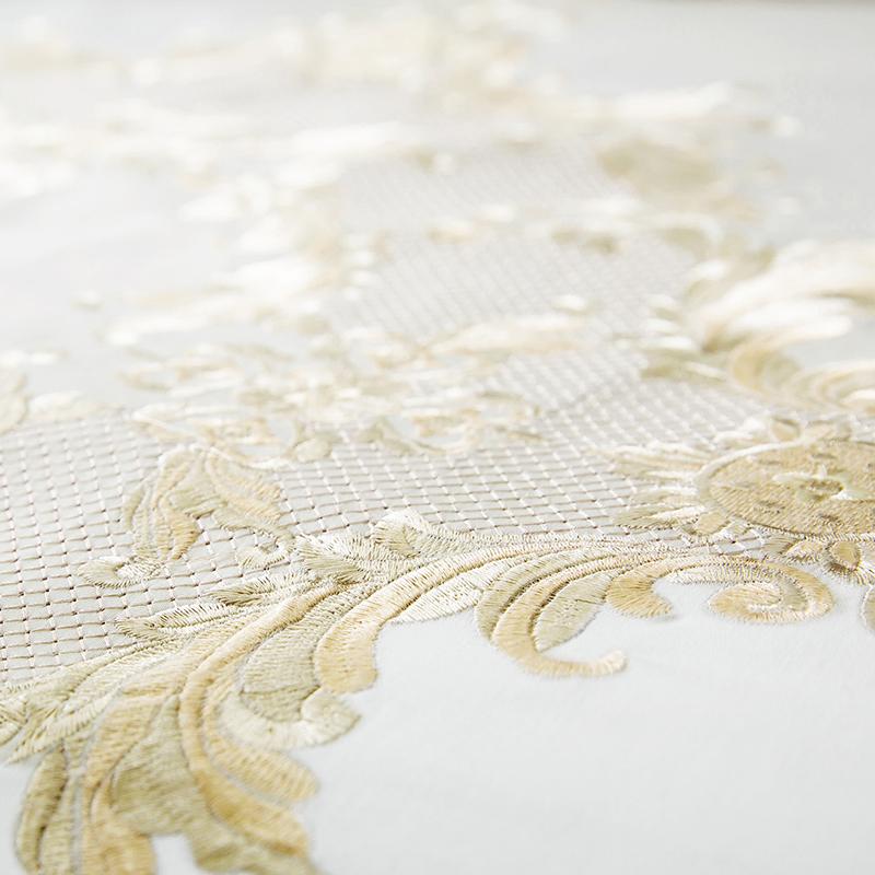 Parure de Lit Blanc <br/> Brodée